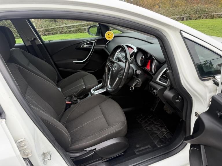 VAUXHALL ASTRA 1.6 16v SRi 2013