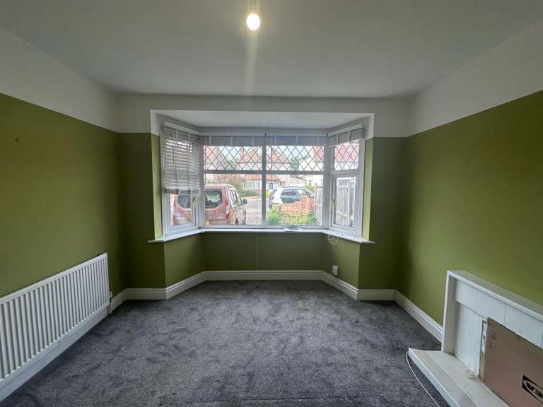 Large rooms available to rent in Romford - Bills included 