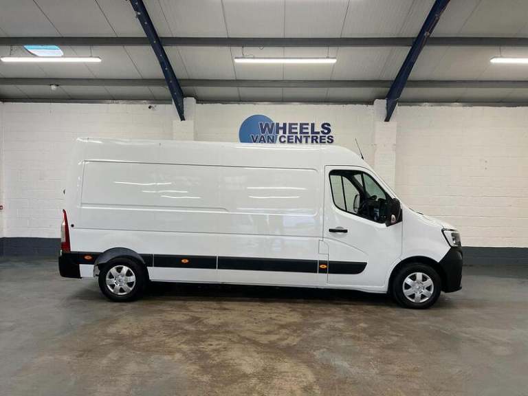 2023 Renault Master LM35dCi 135 Business+ Medium Roof Van PANEL VAN DIESEL Manual