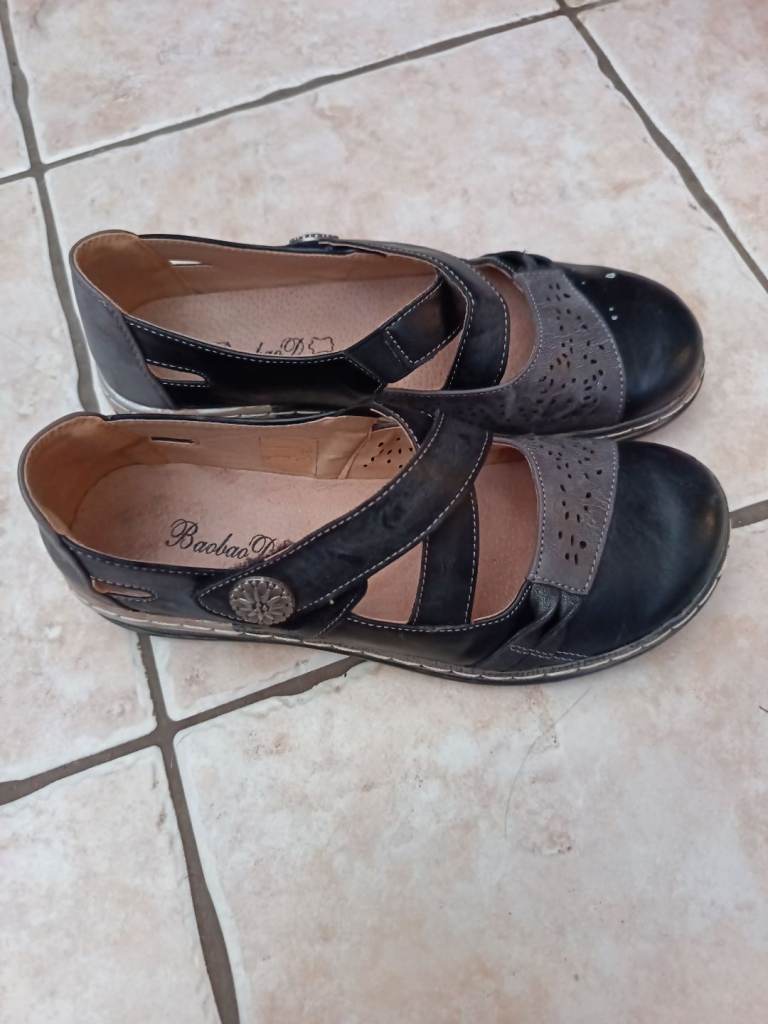 Womens flat shoes size 38