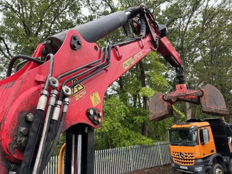 2013 EPSILON M135L CRANE WITH CLAM SHELL BUCKET