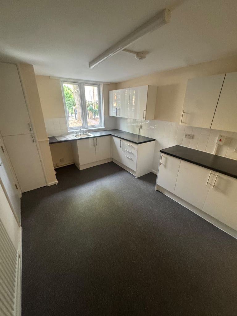  3-Bedroom House in Bermondsey – £2,050 pcm | Bills Included