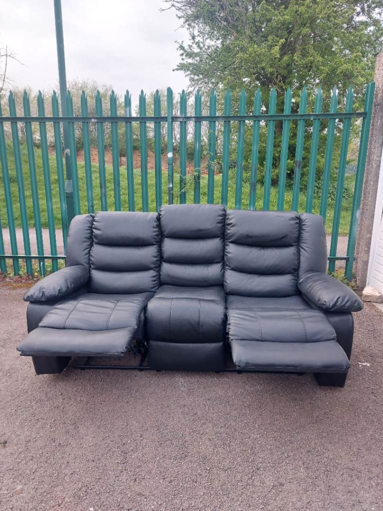 3 searer recliner sofa (delivery available 