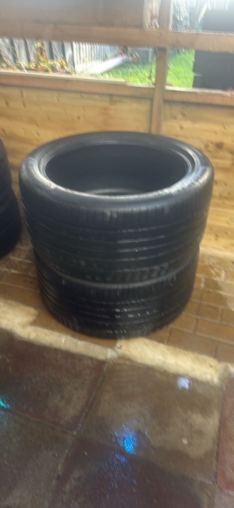 image for CONTINENTAL 325/35 ZR22