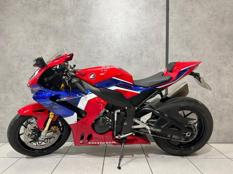 72/2022 Honda CBR1000RR-R Fireblade SP - 7644 miles 