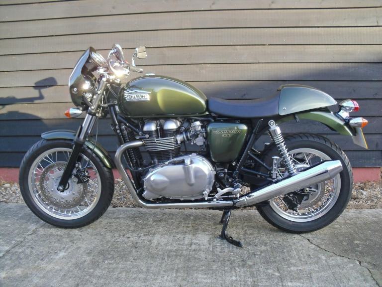 TRIUMPH THRUXTON 900 IN BROOKLANDS GREEN/GOLD , 8500 MILES ONLY .FSH.