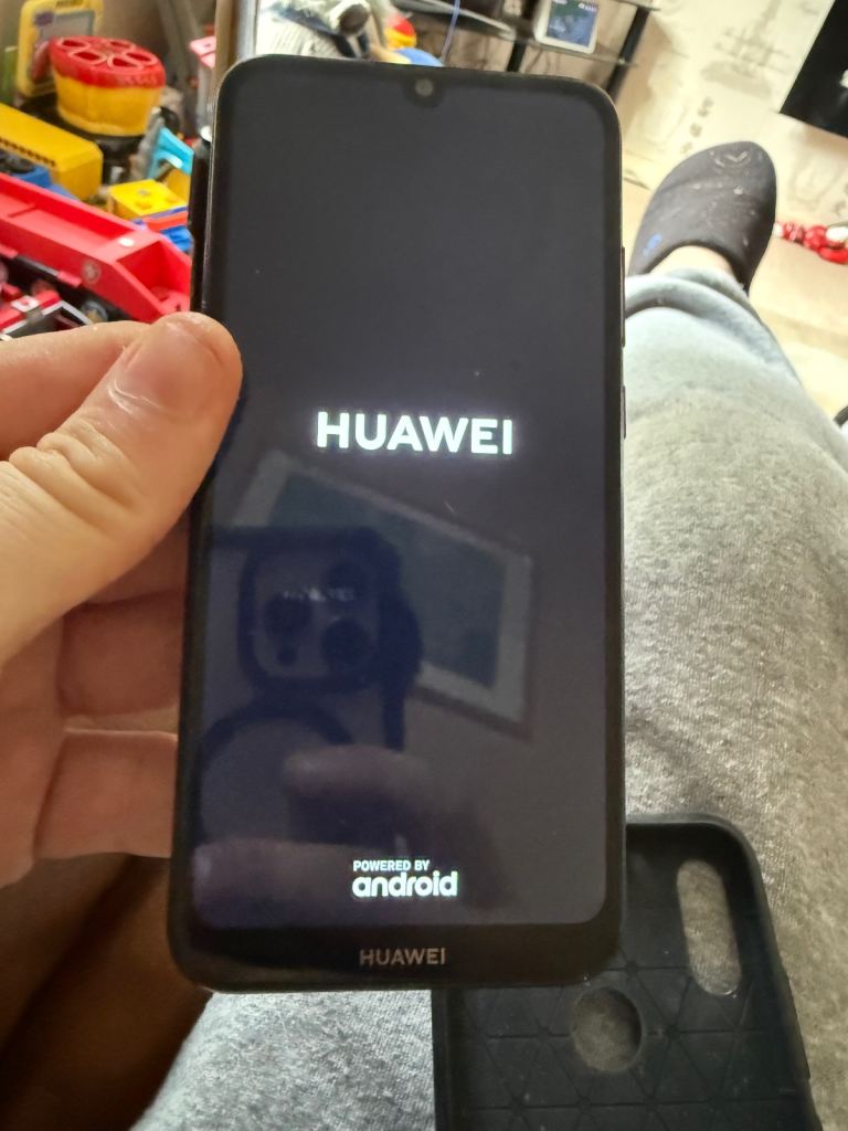Huwaie mobile phone on all networks show working £80