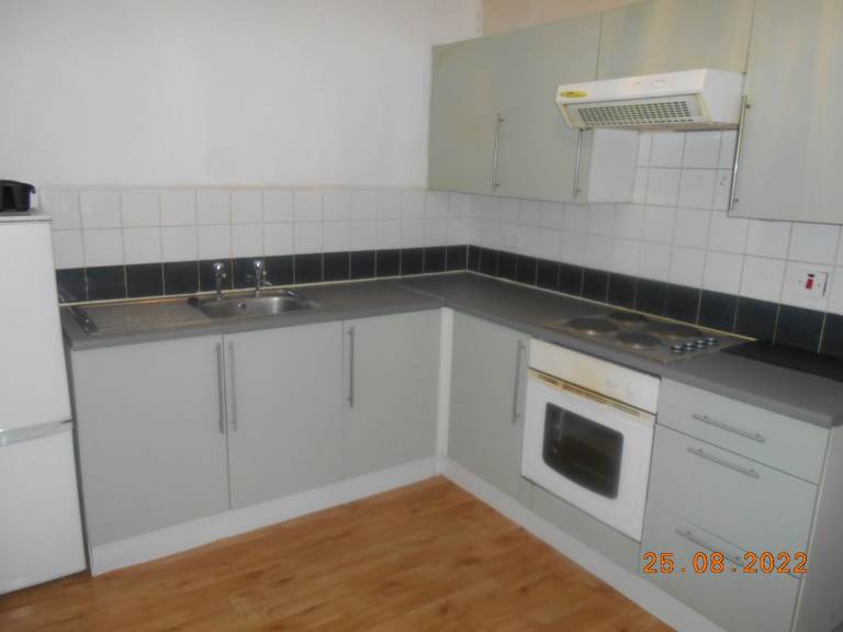 Fully furnished 1 bed flat in great BD1 city-centre location. 