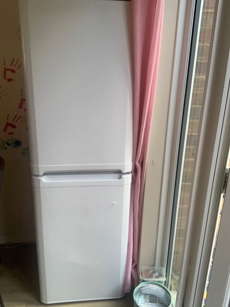 White Freestanding Fridge Freezer – Good Working Order