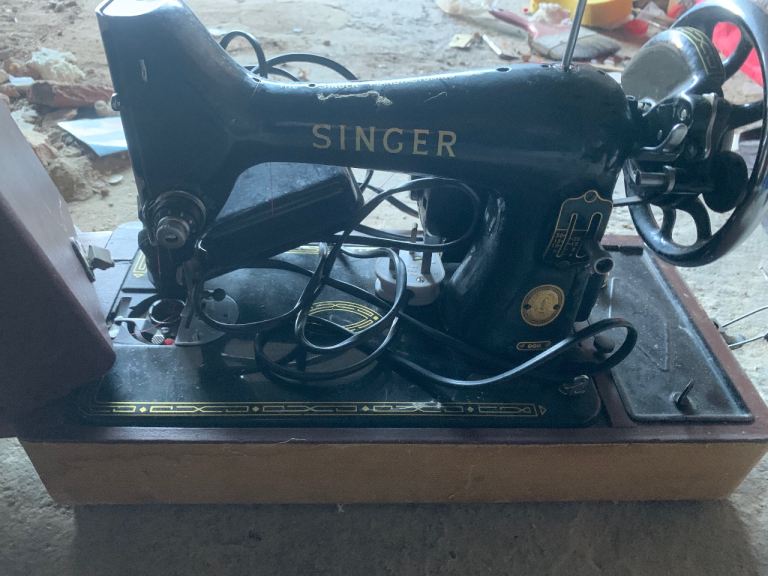 Singer sewing machine 