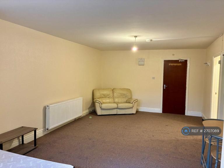 1 bedroom flat in Birmingham, Birmingham, B13 (1 bed) (#2707089)