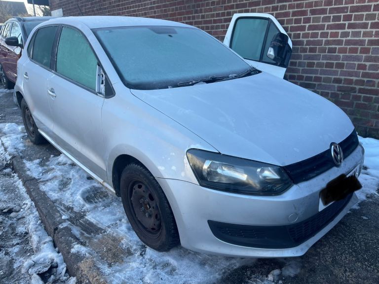 12 Vw Polo 1.2 Petrol CGP-LNR 5speed Silver la7w BREAKING parts