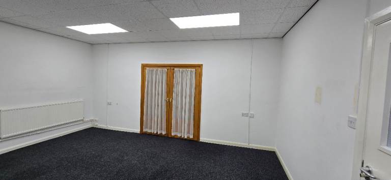 323 sq ft office in great BD8 location, includes ALL utility bills