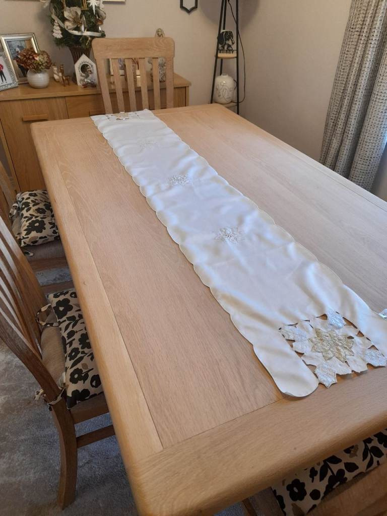 Solid wood table with 4 chairs and Bench seat