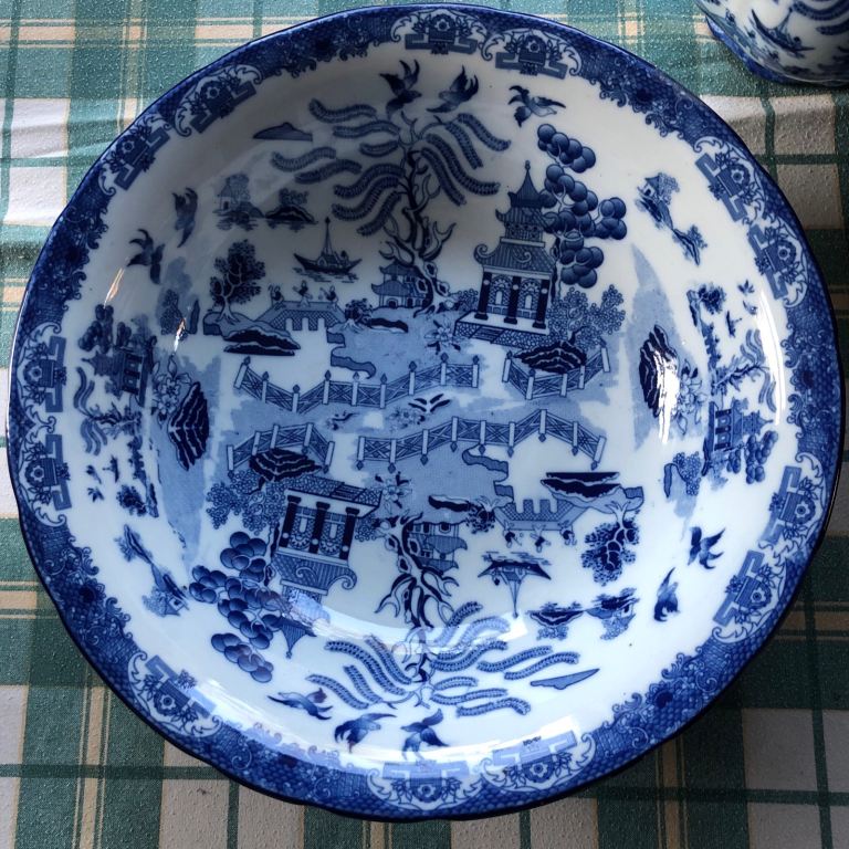 Large willow pattern wash bowl 