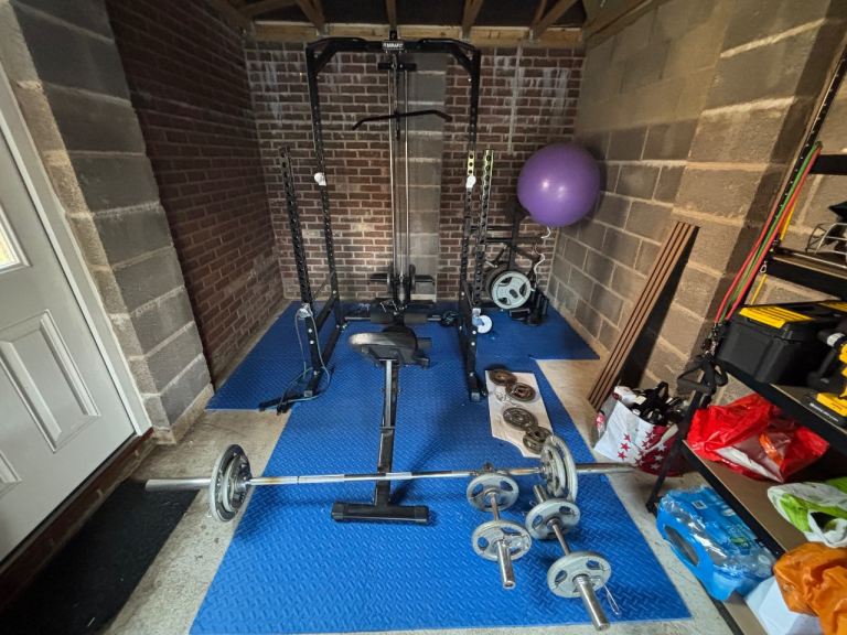 🔥 Full Home Garage Gym Setup – Power Rack, Weights, Bench – £450 ONO 🔥