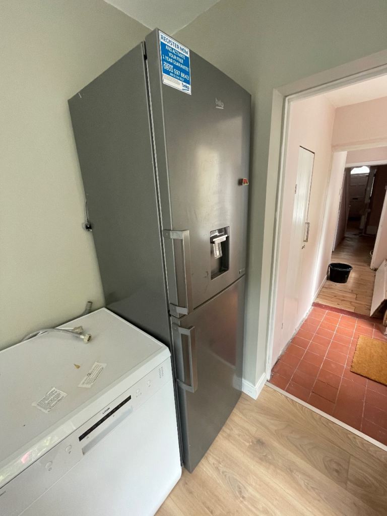 Beko Silver Fridge Freezer with Water Dispenser – Good Condition