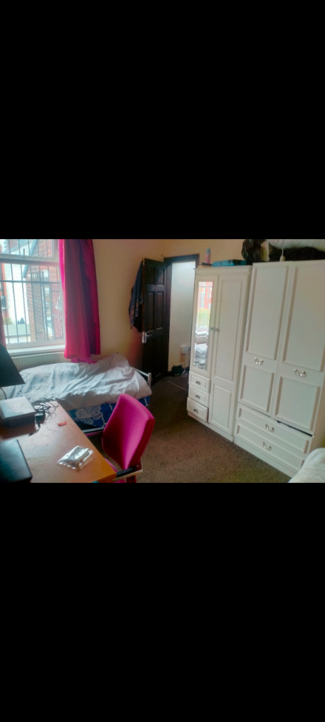 Shared room for rent 