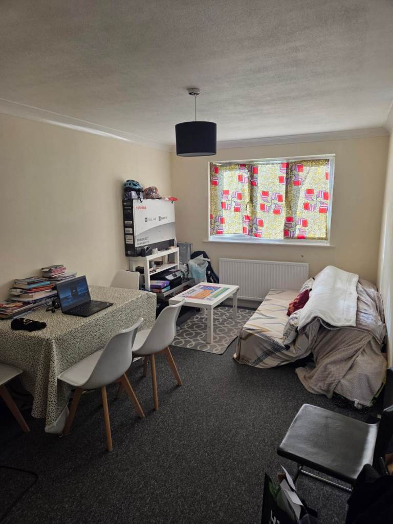 1 Bed Flat to Let WD18 7TD - £1495 ono per month