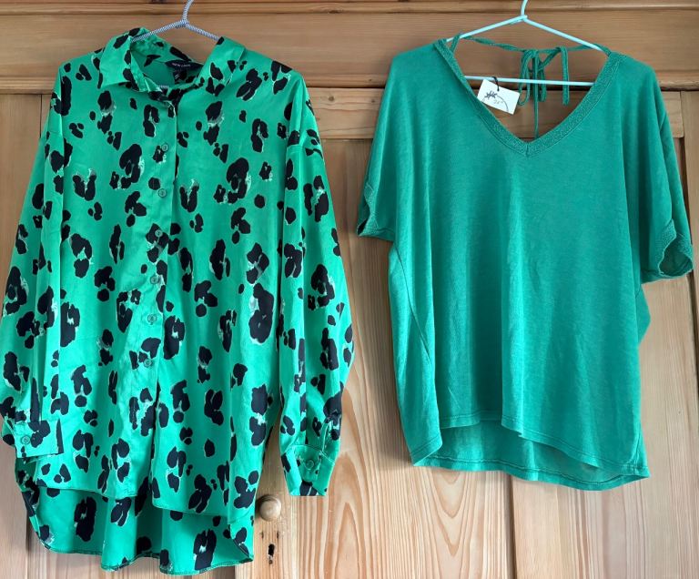 2 Green Tops 