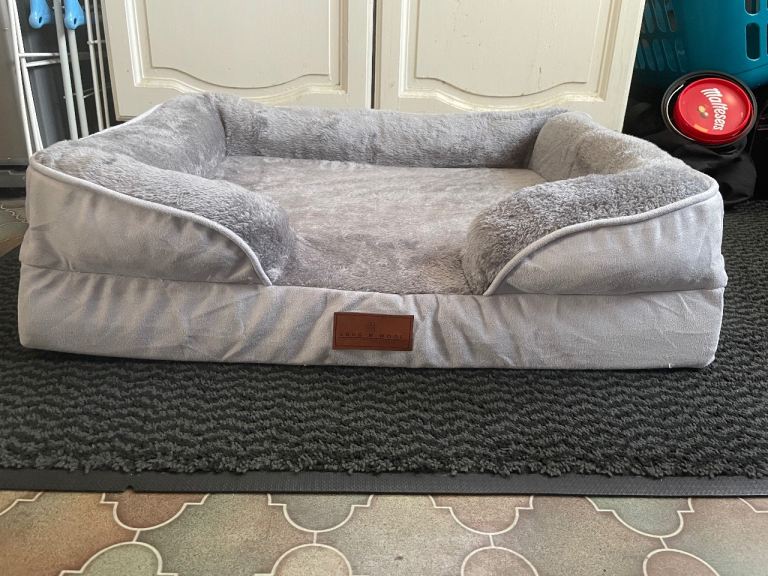 Snug & Woof orthopaedic dog bed.