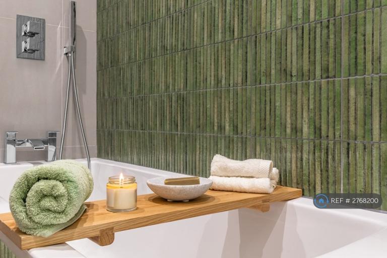 Studio flat in Raleigh Rd, London, N8 (#2768200)