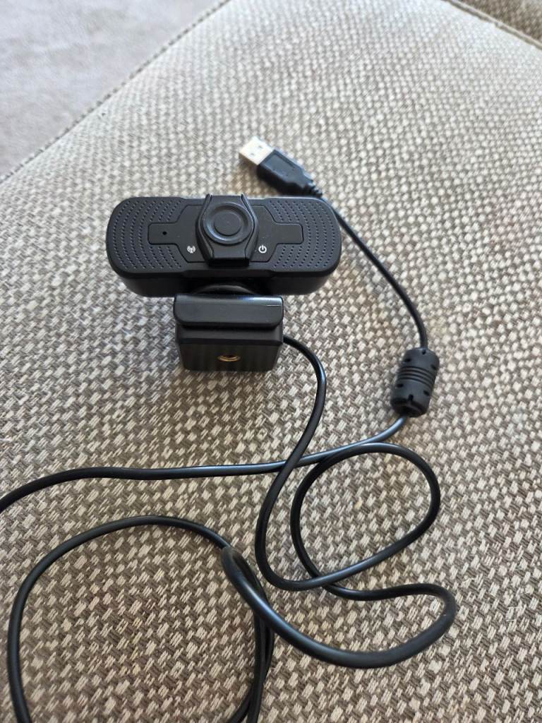USB Webcam with Built-in Microphone – Good Condition