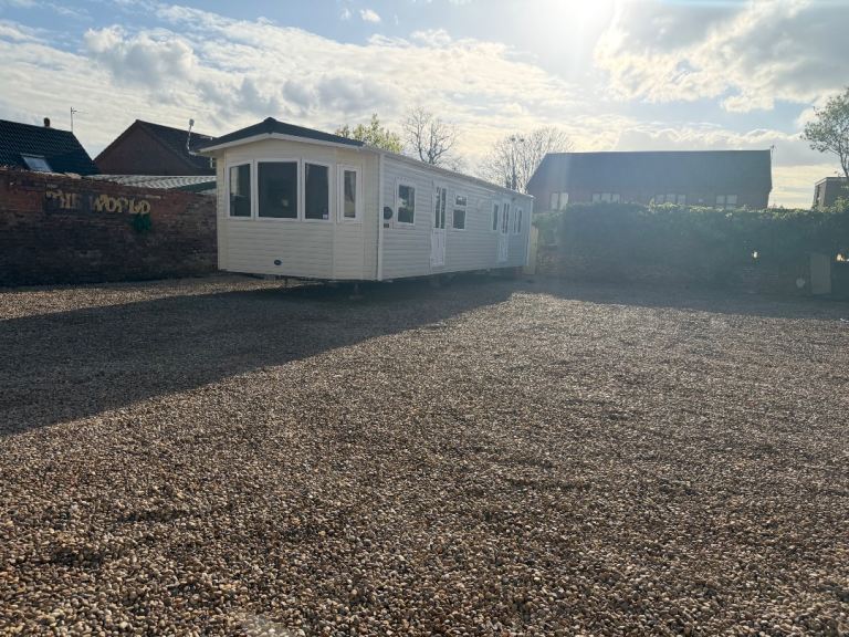 2 bed Static to Rent