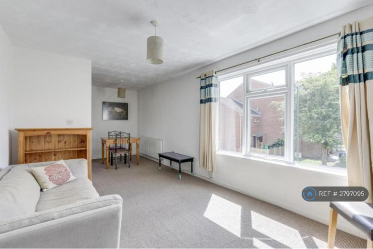 1 bedroom flat in St Saviours Gardens, Nottingham, NG2 (1 bed) (#2797095)