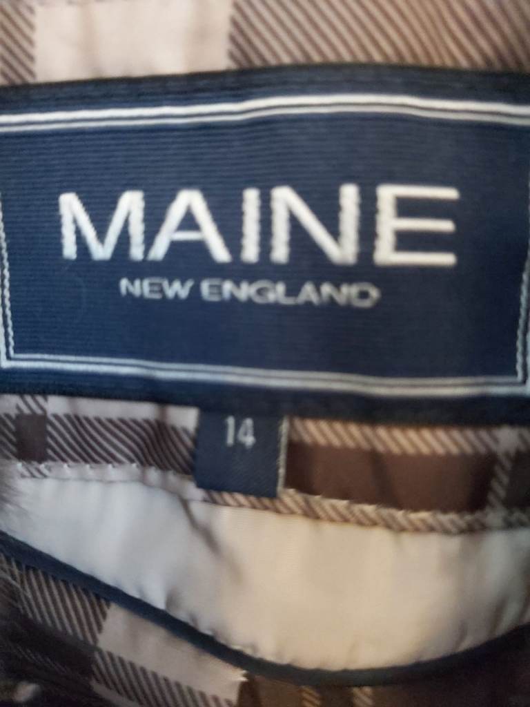 Lovely ladies jacket with removable faux fur collar