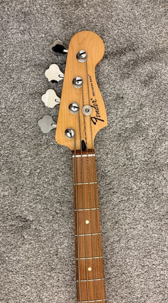 Fender P Bass 2018 MINT!!