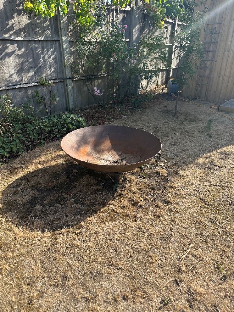 Iron fire pit