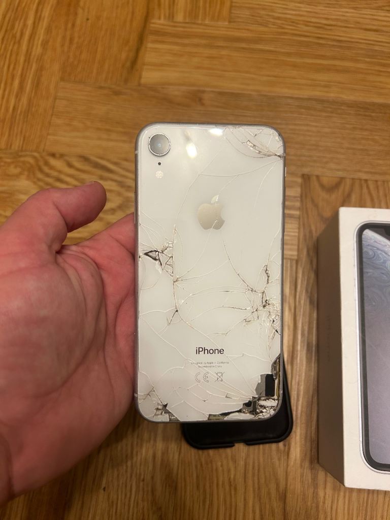 Apple iPhone xr boxed instructions white free case ear pod headphones 64gb phone 