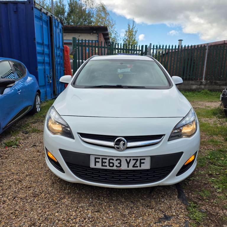 VAUXHALL ASTRA J ESTATE EXCLUSIV FACELIFT MODEL 1.7 DIESEL 110 BHP YEAR 2013 £20 ROAD TAX HPI CLEAR!