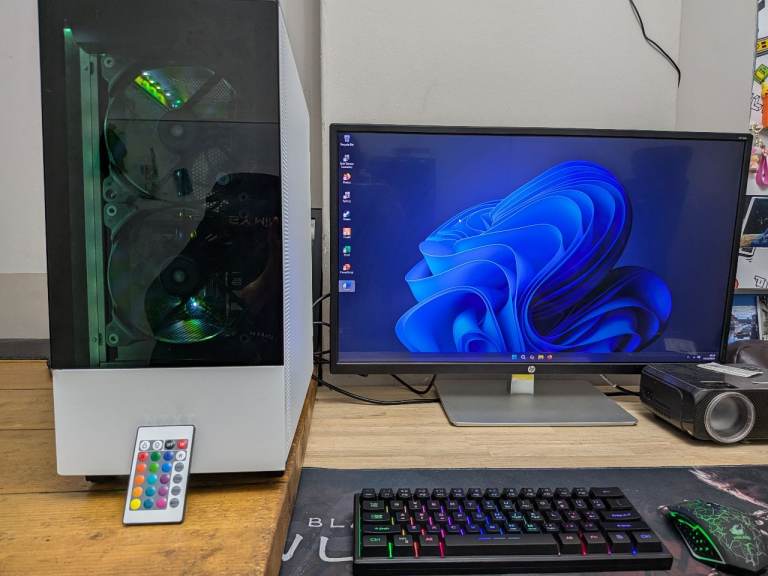 image for GAMING PC NZXT I7 4770 GTX 970 4GB 256GB SSD 750GB HDD 32GB RAM 24" MONITOR RGB COD GTA FORTNITE