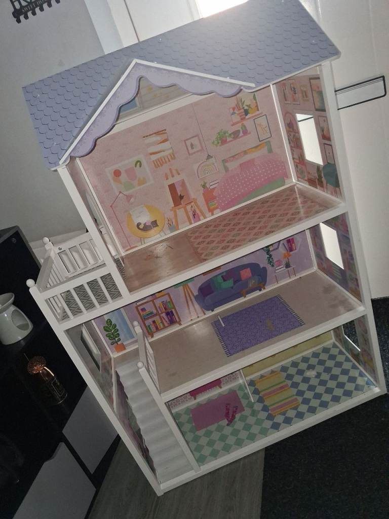 FREE Large Wooden Dolls House 