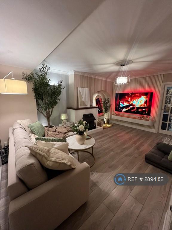 3 bedroom house in Goresbrook Road, Dagenham, RM9 (3 bed) (#2894182)