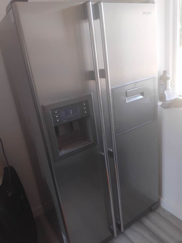 Samsung American Style Fridge Freezer RS21DPSM – Silver, Good Condition