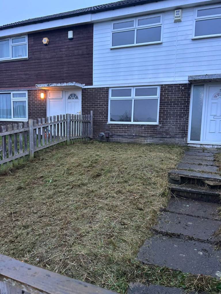 A Spacious End-Terraced 3 Bedroom House Available to Rent Immediately