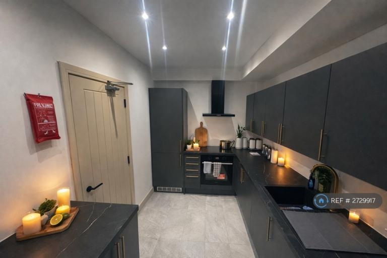 1 bedroom in Upper Luton Road, Chatham, ME5 (#2729917)