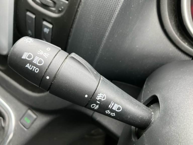 2020 Renault Trafic LL30 ENERGY dCi 120 Sport Nav 9 Seater Standard Roof Minibus DIESEL Manual