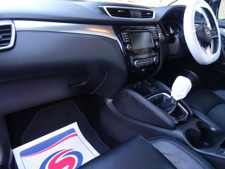 2019 Nissan Qashqai 1.3 DiG-T Tekna 5dr **LOW MILEAGE*ONLY 37000 MILES FROM NEW** HATCHBACK Petro...