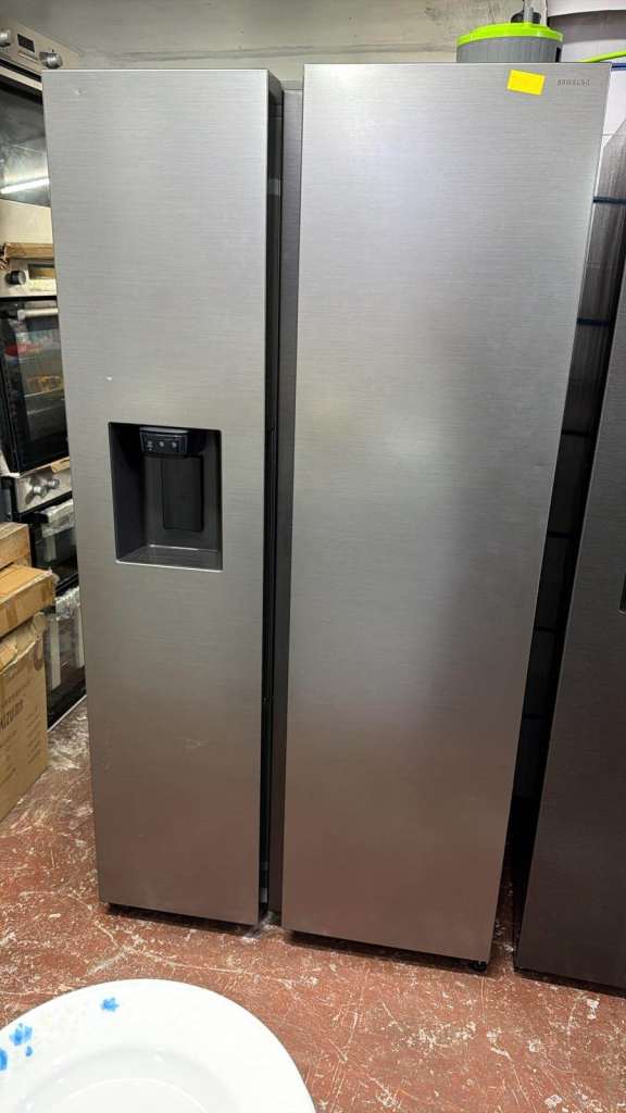 American Style Fridge Freezer with Water Dispenser – Silver