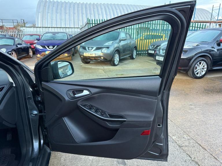 2015 Ford Focus 1.0T EcoBoost Titanium Euro 6 (s/s) 5dr HATCHBACK Petrol Manual