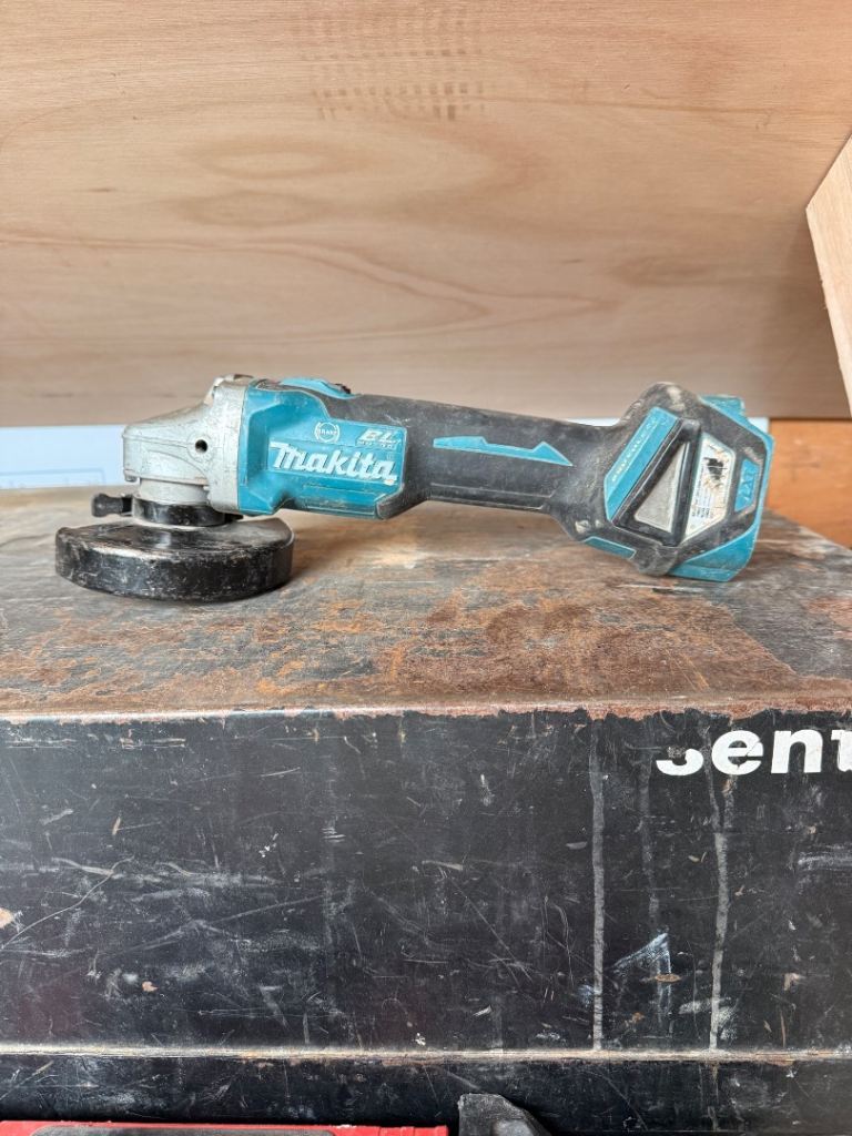 Makita grinder 18V 