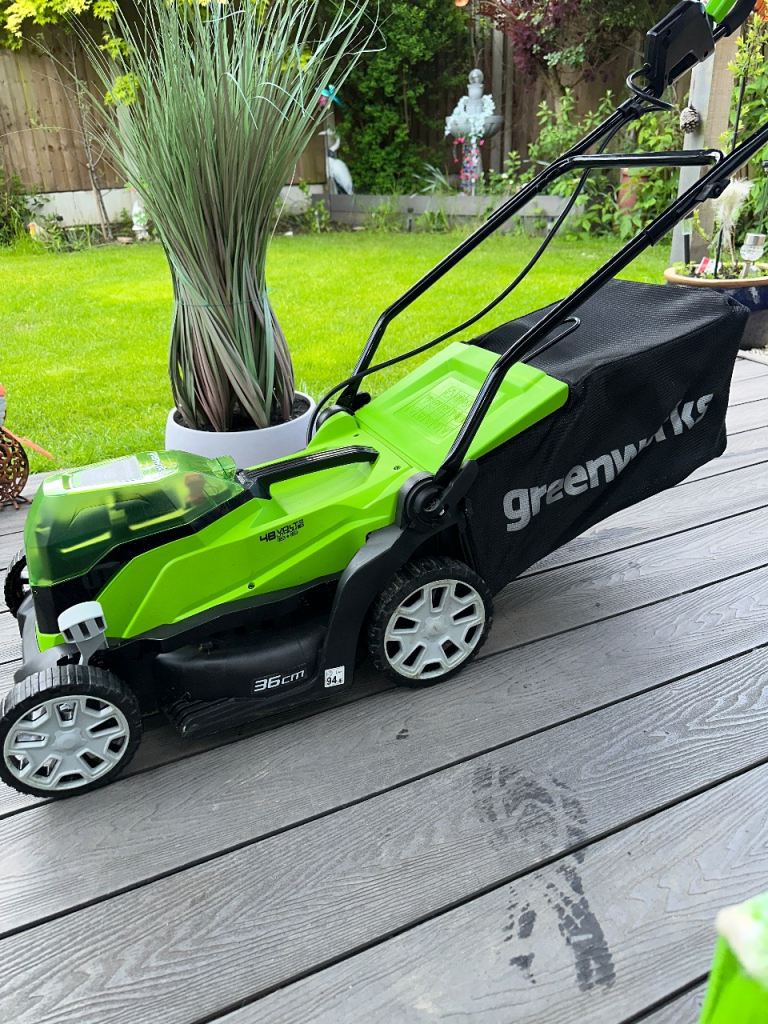 Fantastic Greenworks lawnmower 