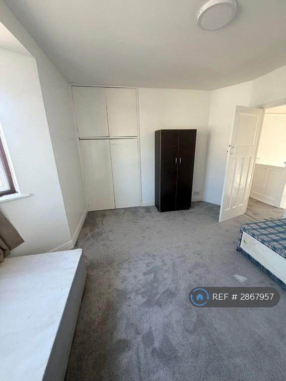 1 bedroom in Aintree Crescent, Ilford, IG6 (#2867957)