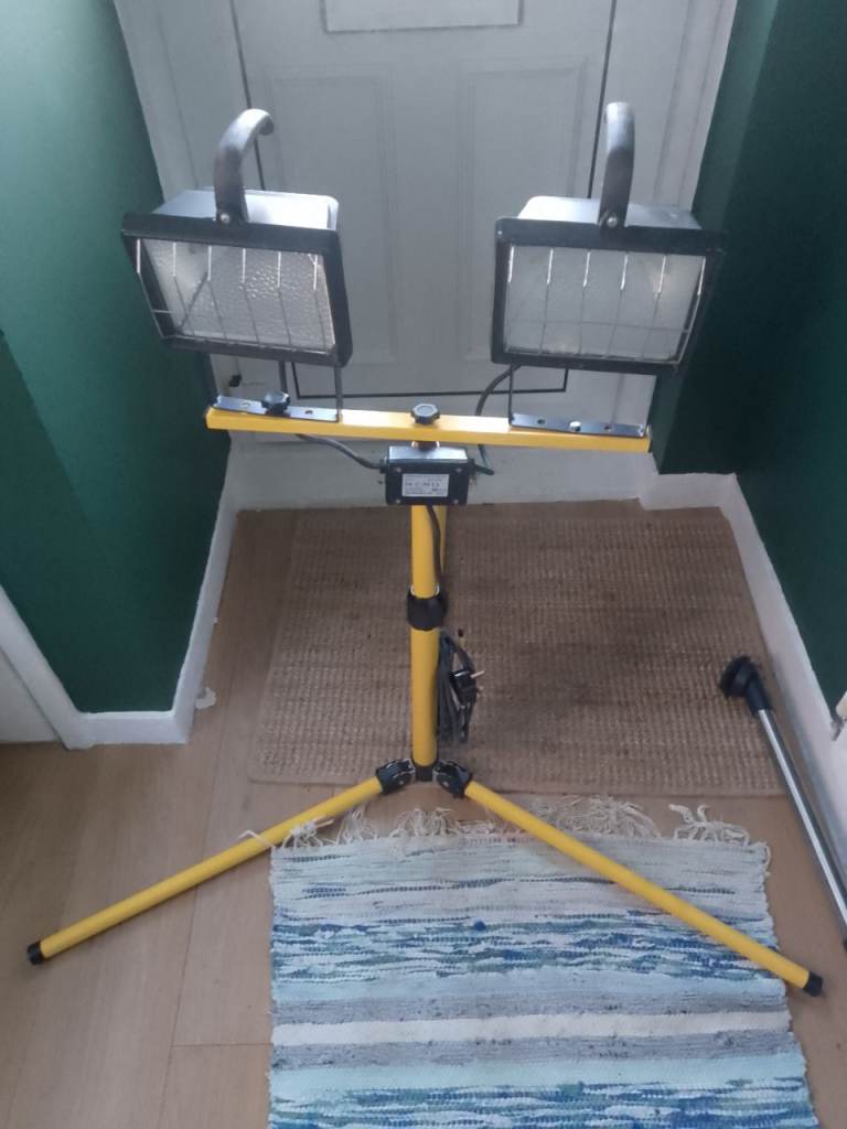 Tripod working lights (gone pending collection)