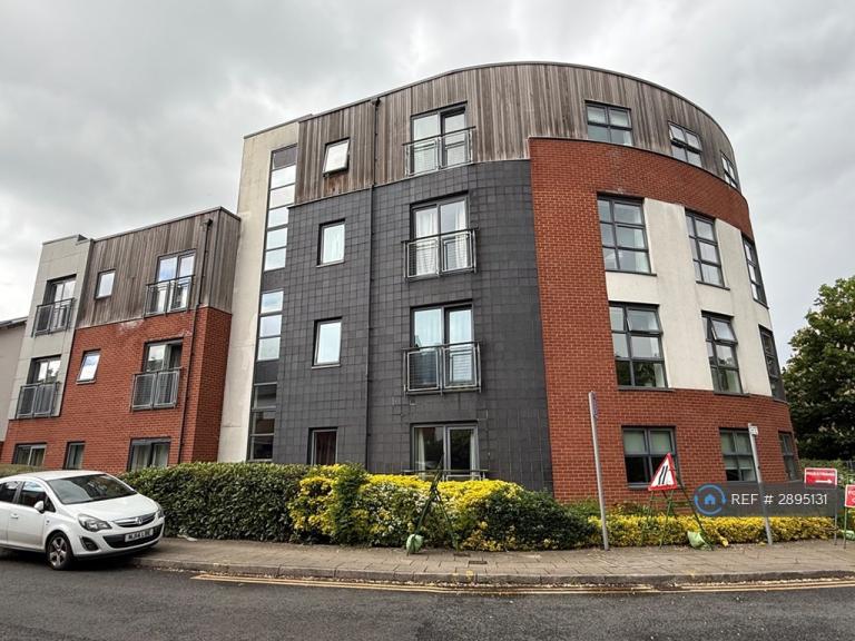 2 bedroom flat in Clearwater Drive, Manchester, M20 (2 bed) (#2895131)