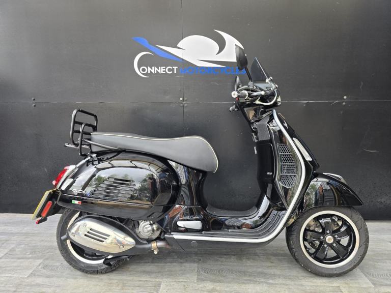 PIAGGIO VESPA GTS 300 SUPER ABS 2022 LOW MILEAGE